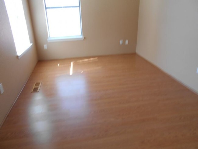 Building Photo - 2110 Navajo Willow Dr NE