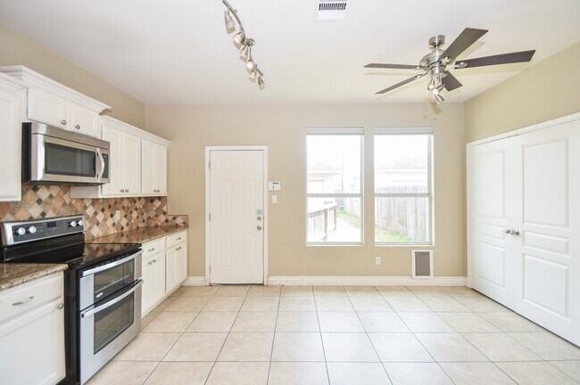 Foto del edificio - 16843 Mammoth Springs Dr