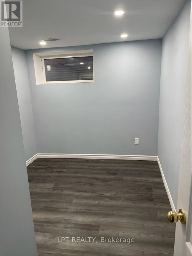 Building Photo - 17 Hollowgrove Blvd