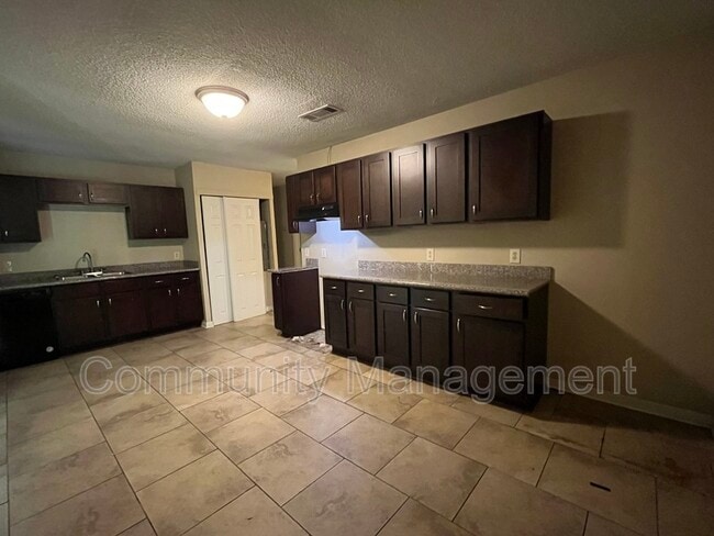 Photo - 16813 Vermillion Dr House