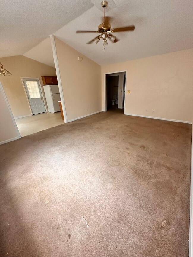 Building Photo - 2 Green Acre Rd NE