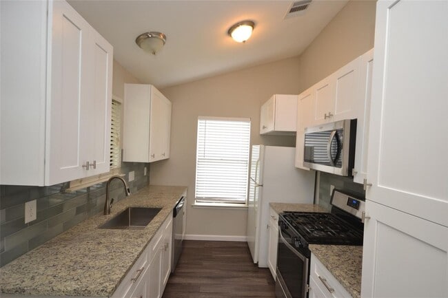 Building Photo - 2 Bedroom 1 Bath in Chandler Creek