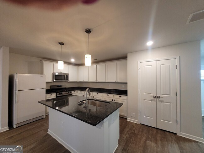 Foto del edificio - 220 River Meadow Dr