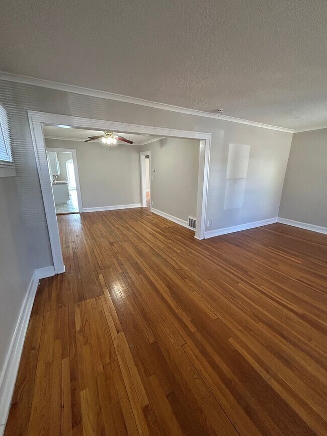 Foto del edificio - Spacious 4 Bed, 2 Bath Home in Prime Rockhill/Plaza Area Location