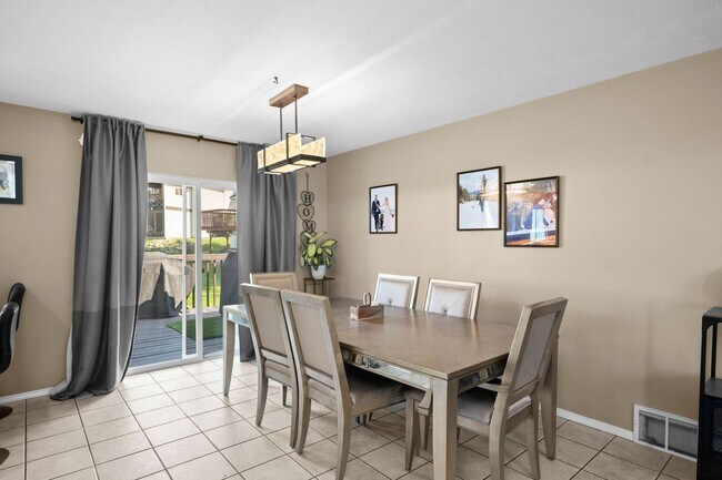 Building Photo - Spacious Latah Valley Home - Gated Community