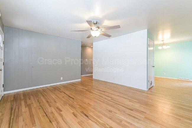 Building Photo - 2871 S Golden Way