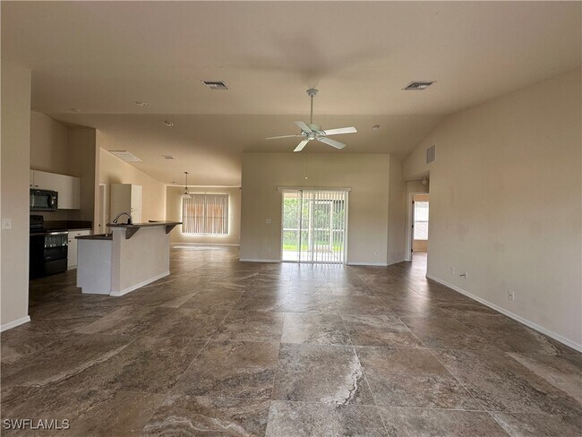 Building Photo - 729 Burns Ave S