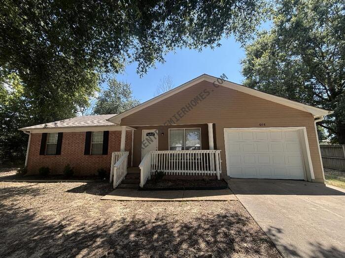 Primary Photo - 608 Sandy Dr