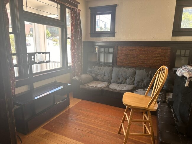 Building Photo - 1332 E 400 S