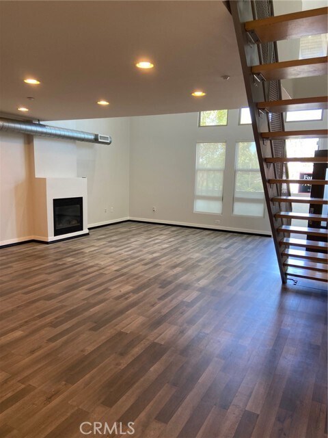 Building Photo - 574 S Brea Blvd