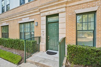 Building Photo - 1661 Riverside Ave