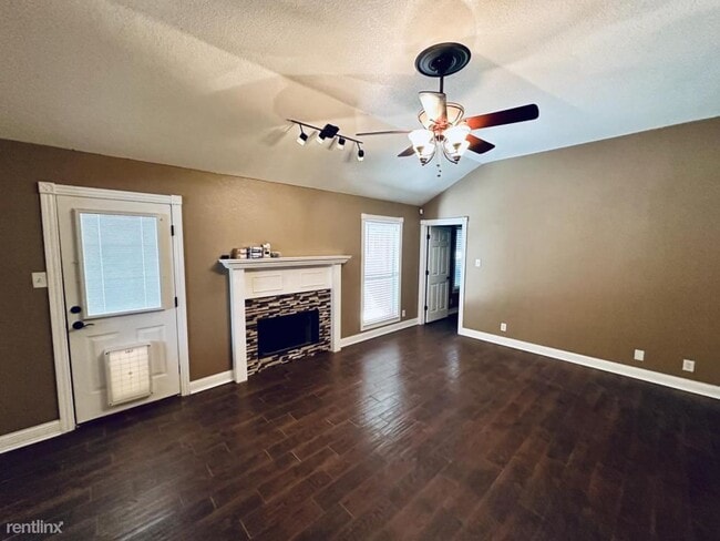 Building Photo - 4 br, 2 bath House - 4104 Crosscut Loop