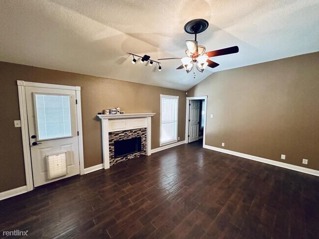 Foto del edificio - 4 br, 2 bath House - 4104 Crosscut Loop