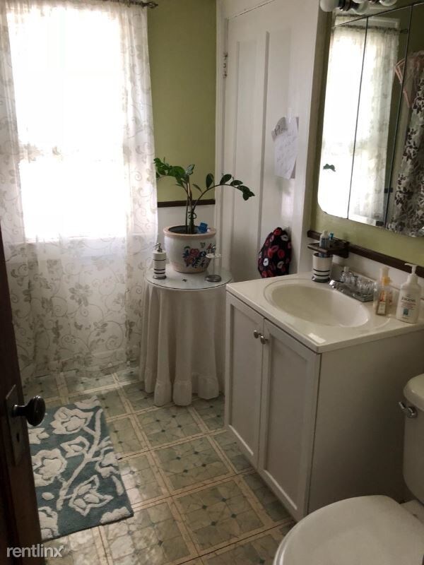 Building Photo - 3 br, 1 bath House - 724 Woodbine Street