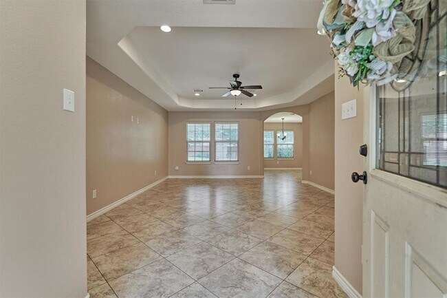 Building Photo - 10657 Royal Cavins Dr