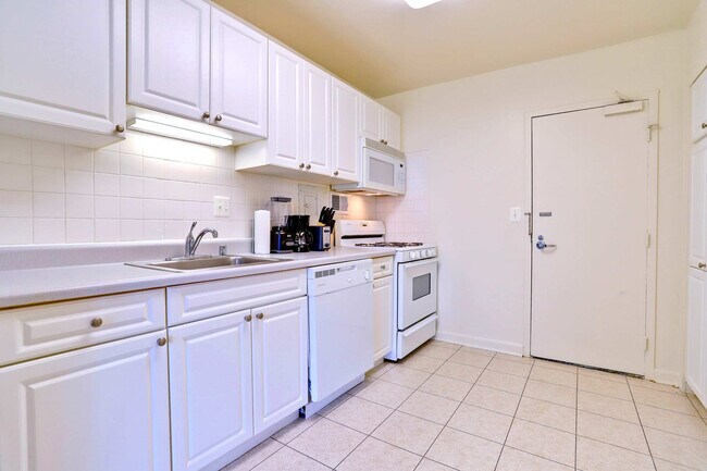 Foto del edificio - 2111 Richmond Hwy
