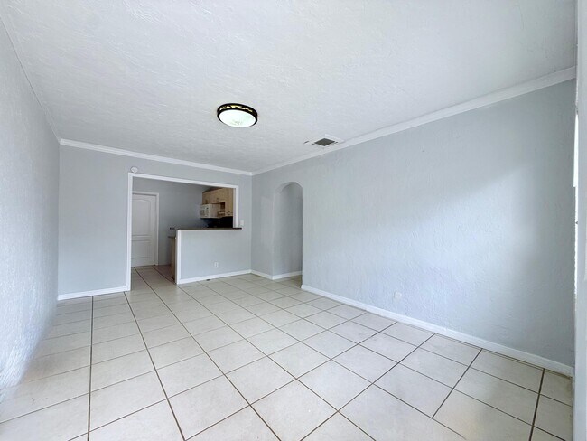 Foto del edificio - 447 Conniston Rd