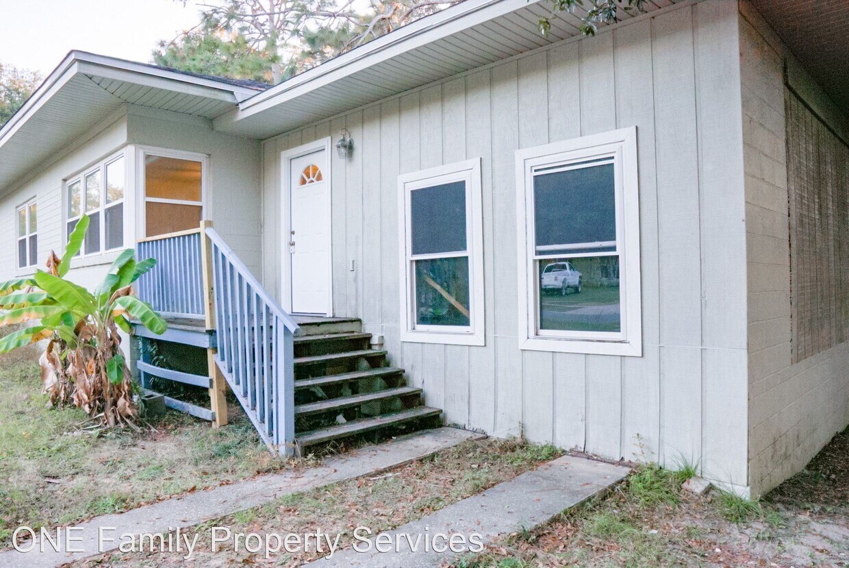 3 br, 1.5 bath House 291 Seminole Trail House Rental in Crestview