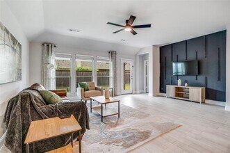 Building Photo - 16705 Lincoln Park Ln