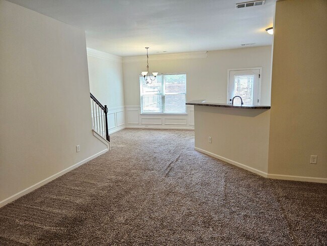 Building Photo - Nice 3 bed 2.5 bath Townhouse located in A...
