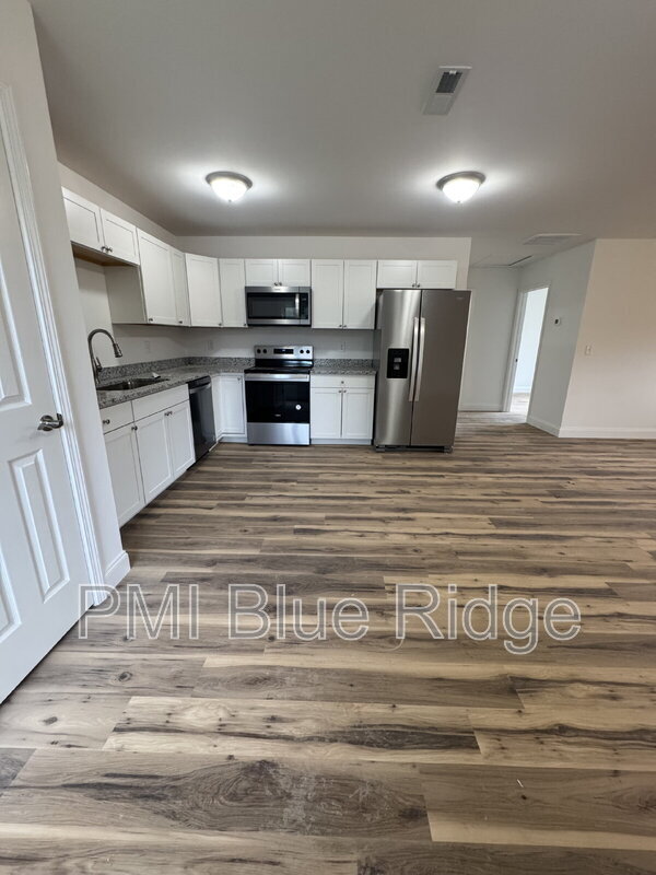 Foto del edificio - 189 Quinn Hill Ln