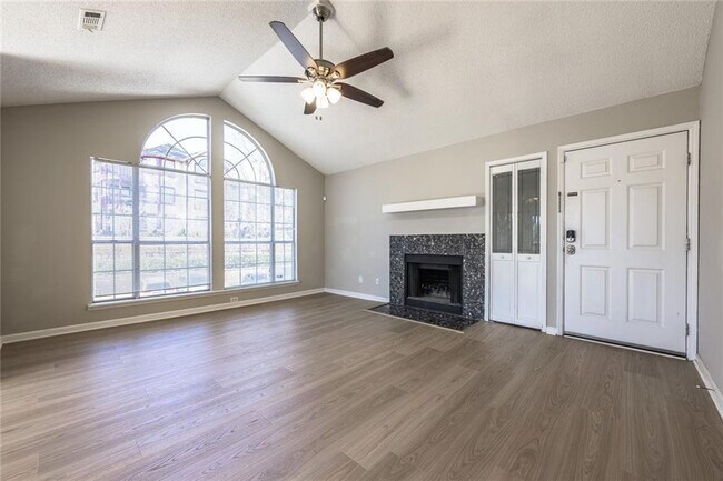 Foto del edificio - 1107 Sandy Ln Dr
