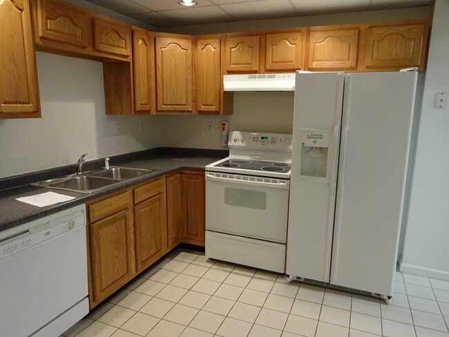 Building Photo - Two bedroom Apartment