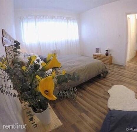 Foto del edificio - 350 NW 75th St