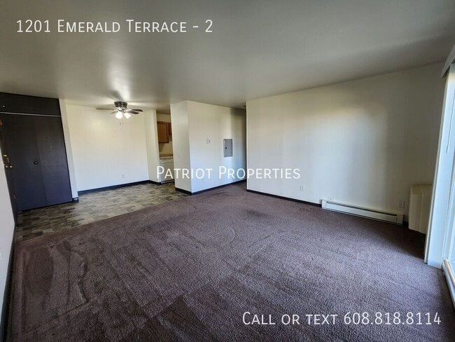 Foto del edificio - 1 bedroom/ 1 bath apartment in Sun Prairie...