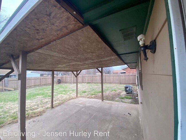 Building Photo - 2 br, 1 bath House - 2105 Martin Ave