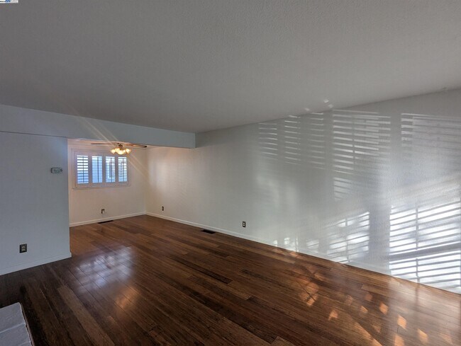 Foto del edificio - 744 Palomino Dr