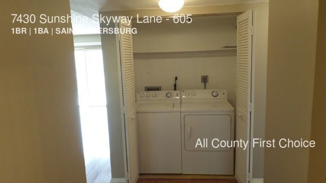 Building Photo - 7430 Sunshine Skyway Ln S