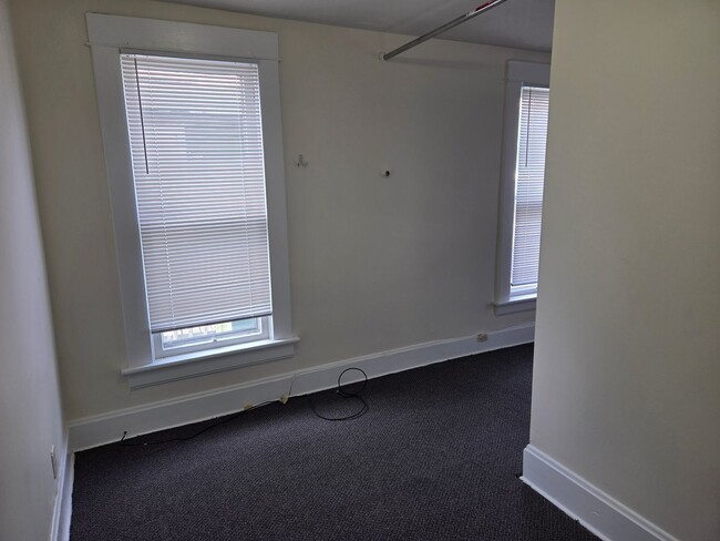 Building Photo - 3 Bedroom, 2 Bathroom House