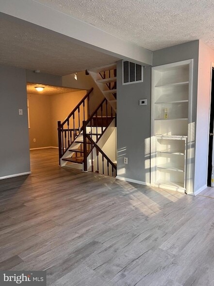 Building Photo - 8104 Willowdale Ct