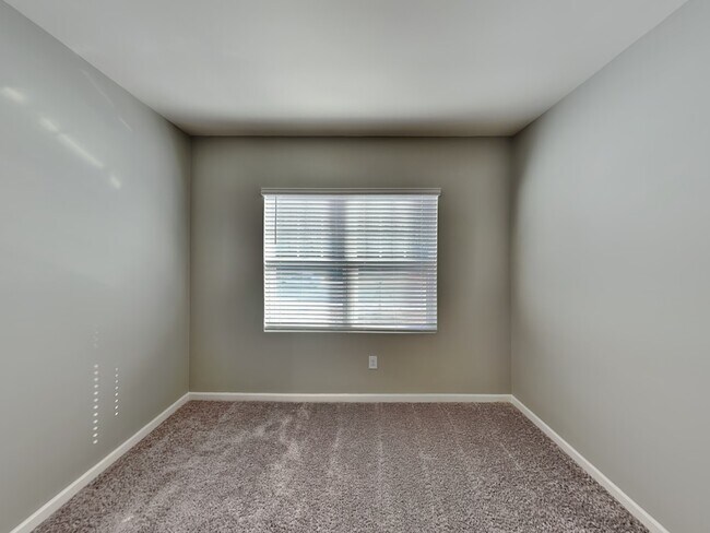 Building Photo - 71 Parkerton St