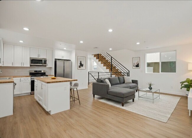 Foto del edificio - 4232 Rosewood Ave