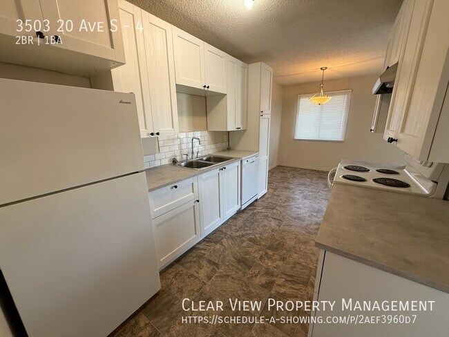 Photo du bâtiment - Just Renovated! 2 Bedroom South Side Condo – Great Location!