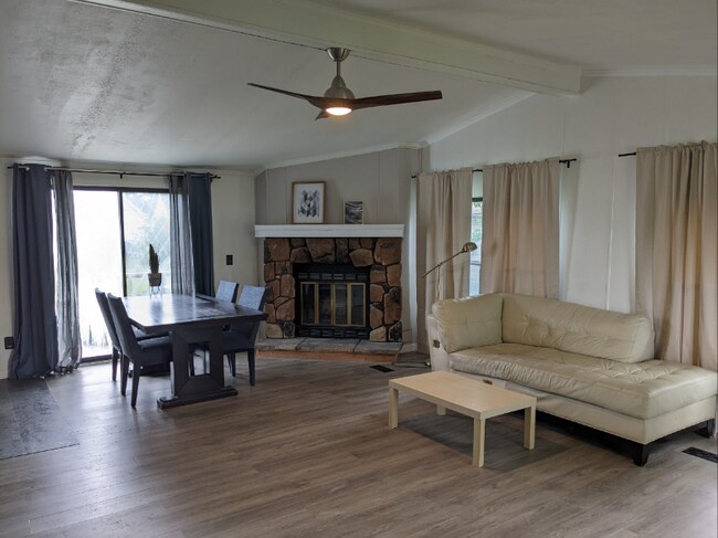 Foto del edificio - 101 W Skyway Dr