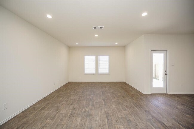 Foto del edificio - 5210 Becker Hills Ln