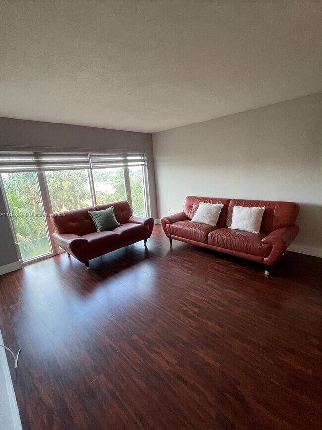 Foto del edificio - 1475 SW 8th St