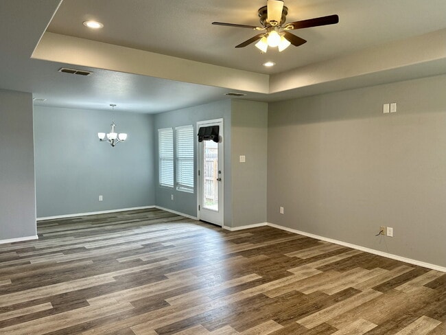 Building Photo - Updated 3/2/2 in Frenship ISD!