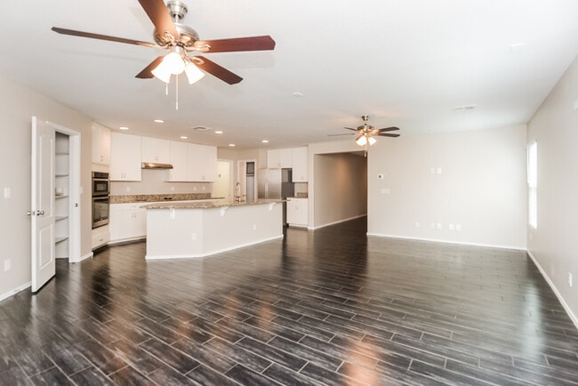Building Photo - 10830 E Calypso Ave