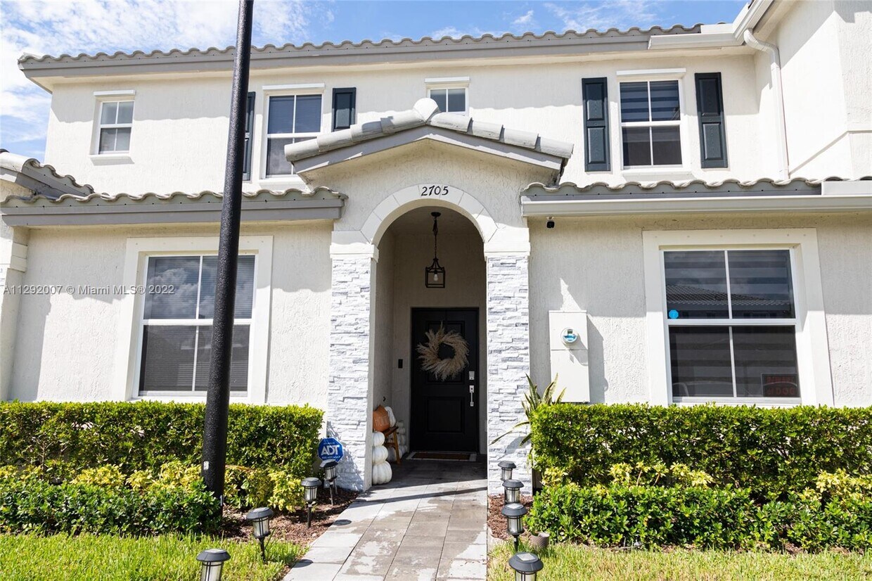 Foto principal - 2705 SE 15th St