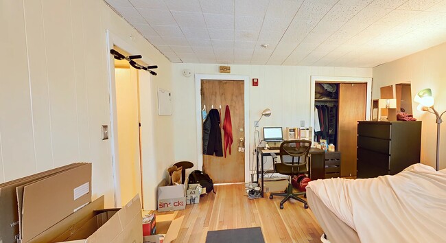 Building Photo - 1053 Beacon St