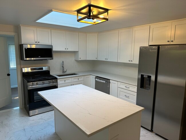 Building Photo - 48 Meyer Pl