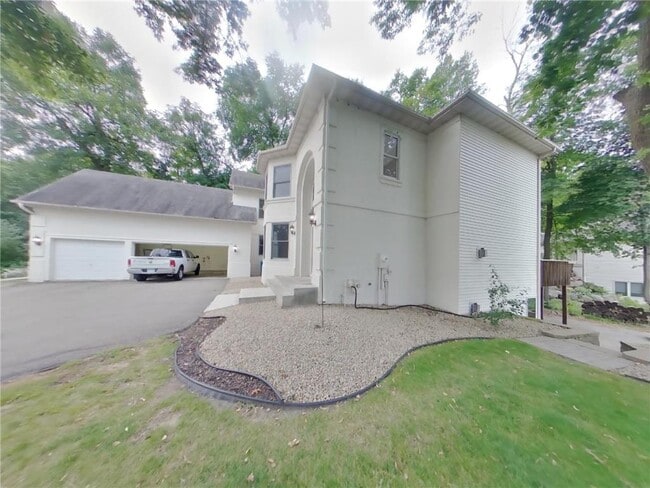 Building Photo - 8915 Umbria Pl N