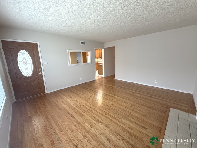 Foto del edificio - Three Bedroom Home with Lots of Common Area in Sunshine Gardens in SSF
