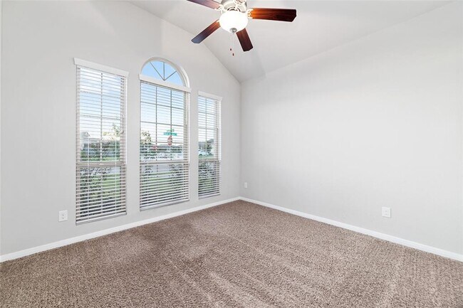 Foto del edificio - 5138 Royal Jasmine Pl