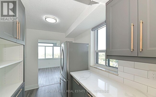 Building Photo - 3000 Bathurst St