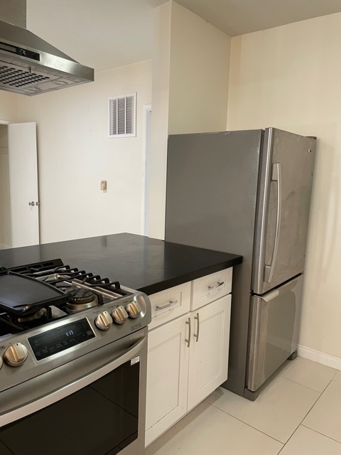 Foto del edificio - 944 N Orange Grove Ave